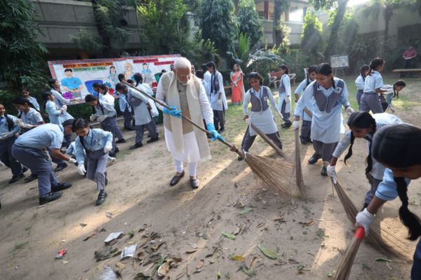 Swachhta cleanliness drive in the community / समुदाय में स्वच्छता अभियान
